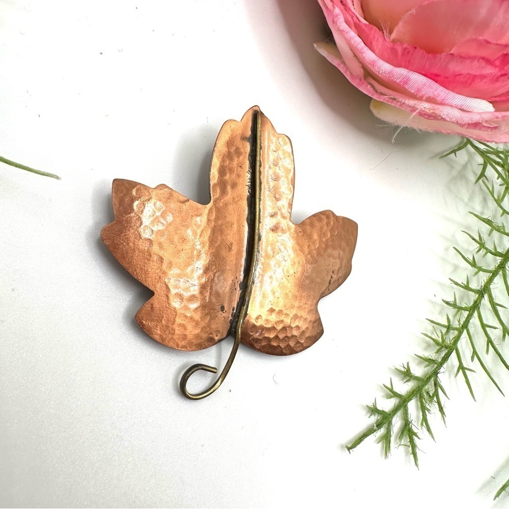 VINTAGE⚜️COPPER Hammered Leaf Brooch - Picture 3 of 6